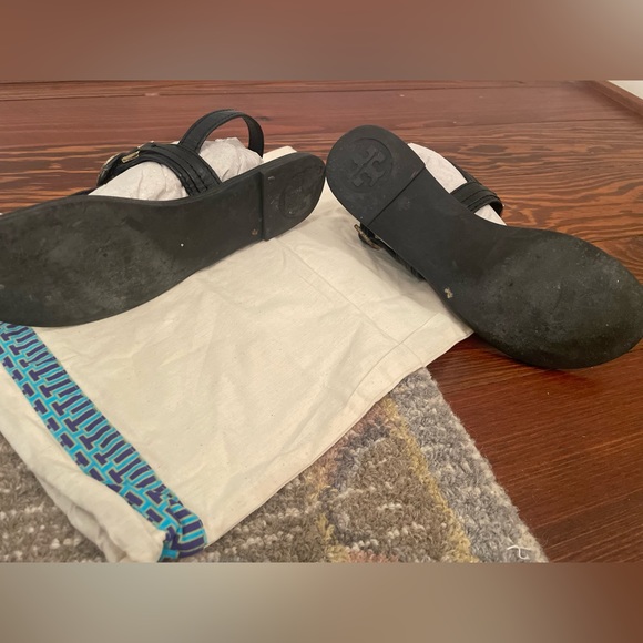 Tory Burch black & gold leather sandals - Picture 4 of 4